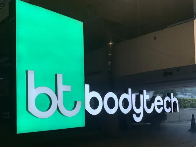 Letreiro iluminado da Bodytech executado pela AMF Comunicação Visual