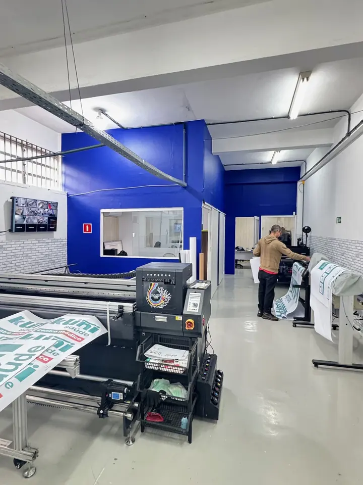 Área de impressoras e acabamento da AMF